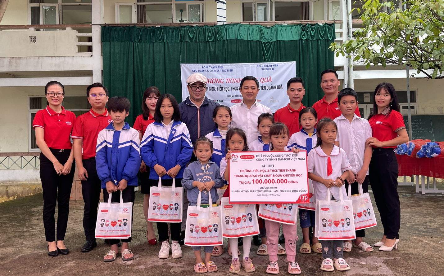 Dai-ichi Life Việt Nam triển khai Chương trình "15 năm Kết nối triệu yêu thương - Hạnh phúc cho cộng đồng" tại Cao Bằng...