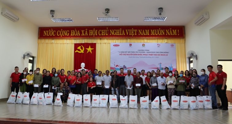 Dai-ichi Life Việt Nam hỗ trợ người dân khắc phục thiệt hại do mưa lũ tại Đà Nẵng