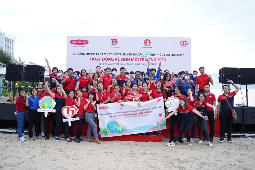Dai-ichi Life Việt Nam triển khai các hoạt động hỗ trợ giáo dục và vệ sinh môi trường biển tại TP. Đà Nẵng...