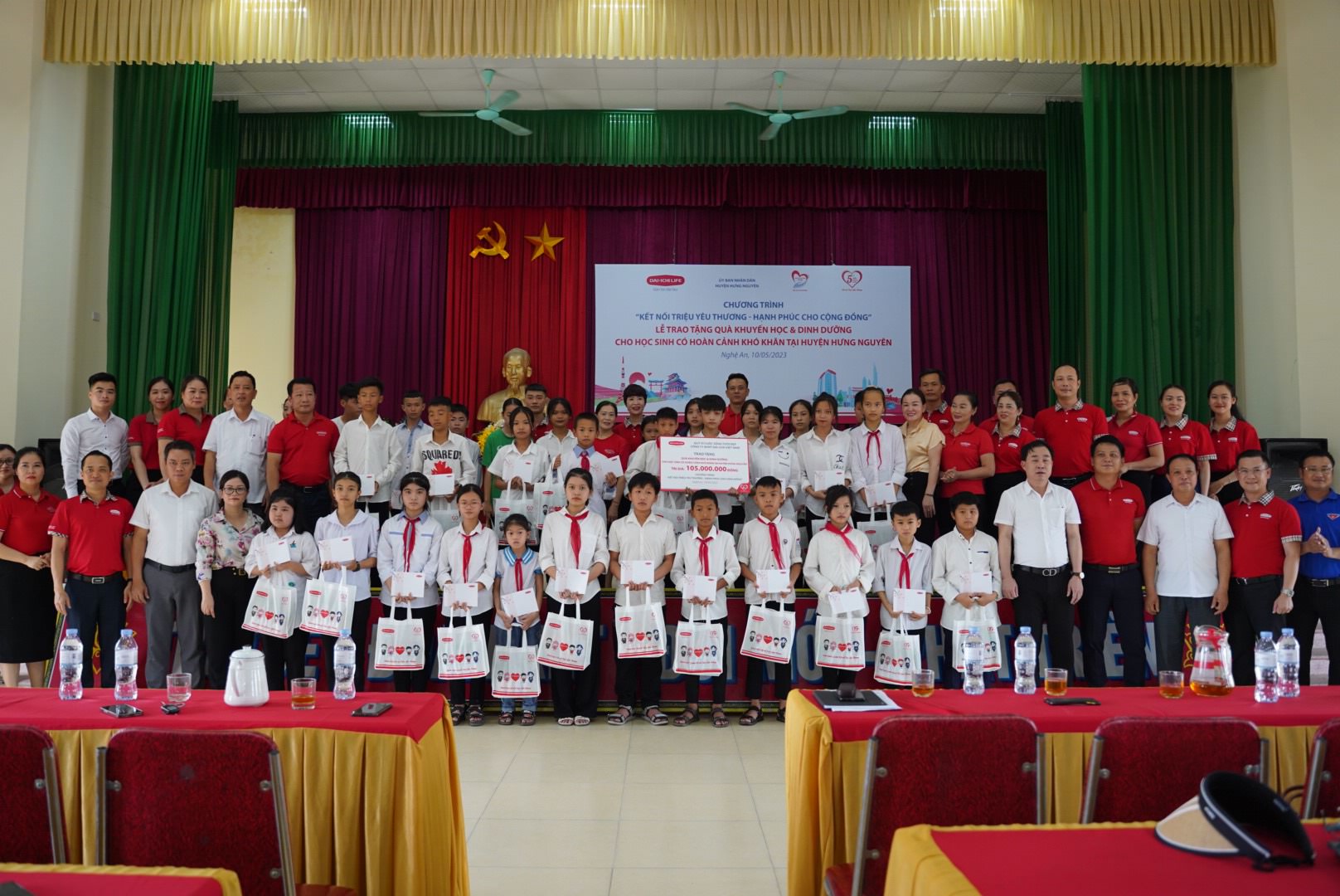 Dai-ichi Life Việt Nam trao tặng quà khuyến học và dinh dưỡng cho học sinh có hoàn cảnh khó khăn tại tỉnh Nghệ An...