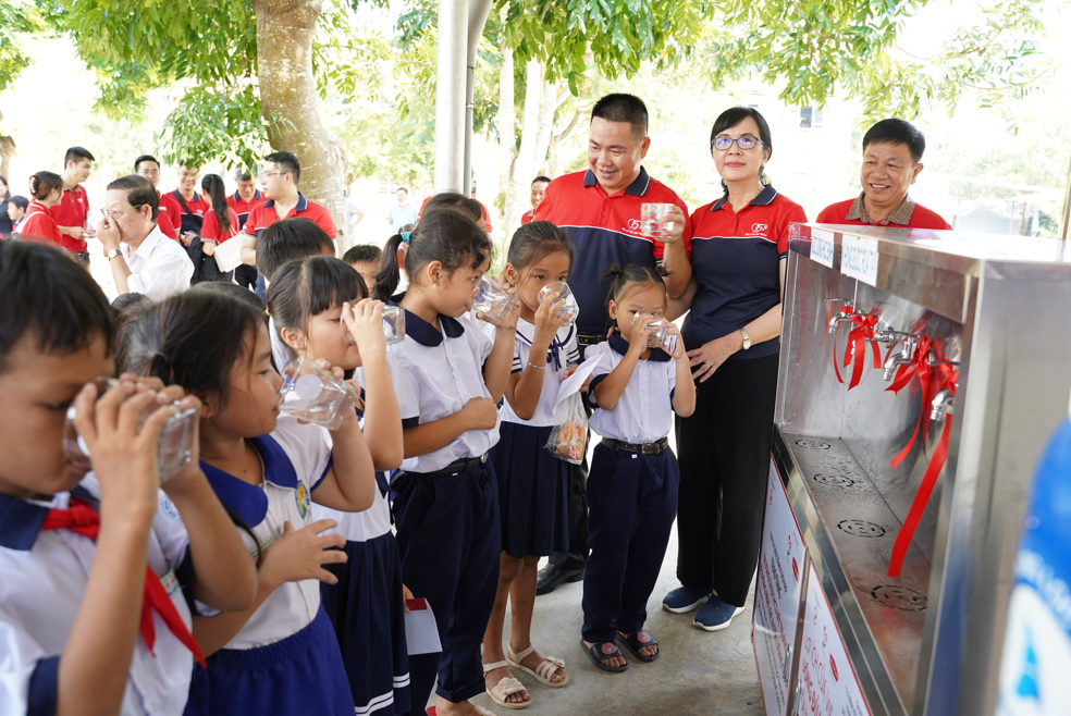 Dai-ichi Life Việt Nam triển khai dự án “Nước sạch học đường 2022” tại Tiền Giang...
